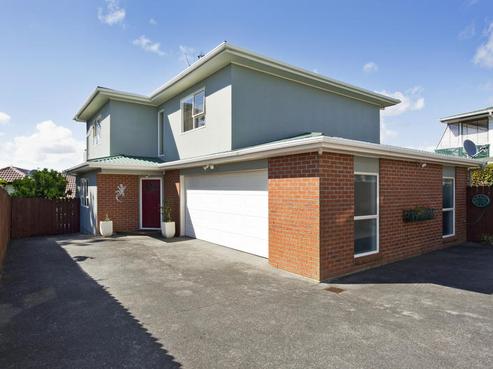 2/16 Bradbury Road, Botany Downs