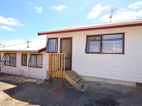 8B Cobham Crescent, Kelston