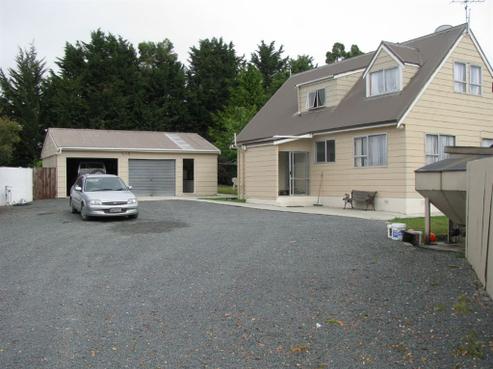4 Robertson Road, Clinton and Surrounds