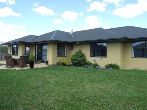 7 Hollybush Drive, Brightwater