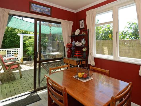 24 Hammond Street, Bulls