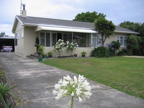 9 Elizabeth Place, Clive