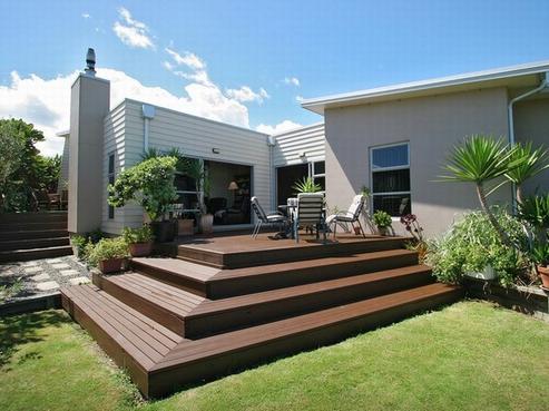 22 Redwood Crescent, Hurdon