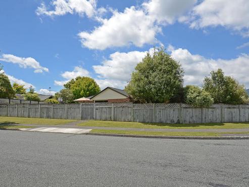 8 Delaware Grove, Totara Park