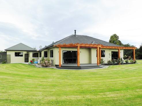 196 Parsons Road, Weston