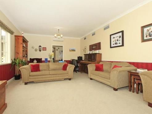 36 Hall Crescent, Epuni