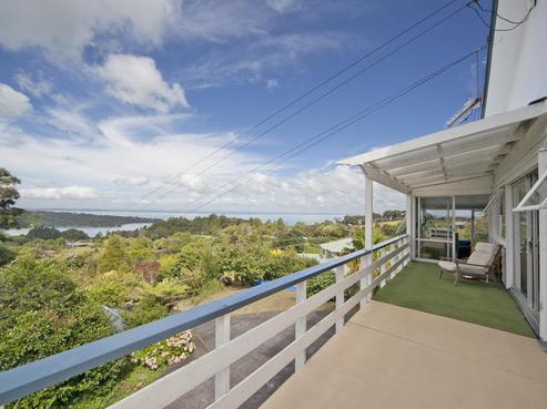 62 Rauhuia Crescent, Parau