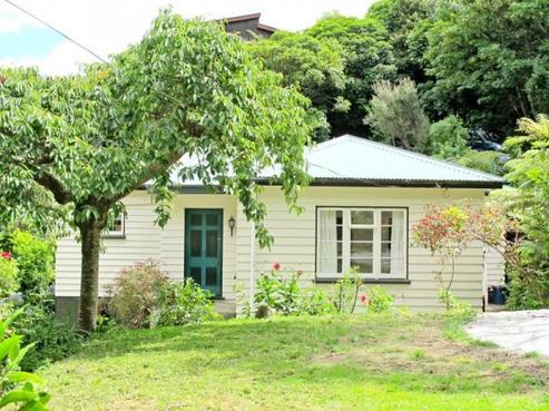 27 Waitohu Road, York Bay