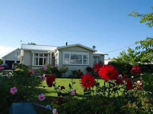 204 Park Road South, Akina