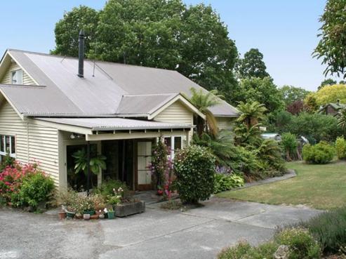 7 Main Road, Governors Bay