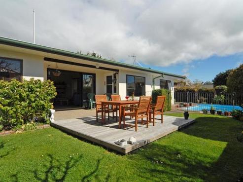 4 Bassett Place, Taradale