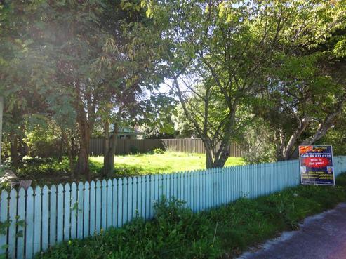 816A Lawrence Street, Akina