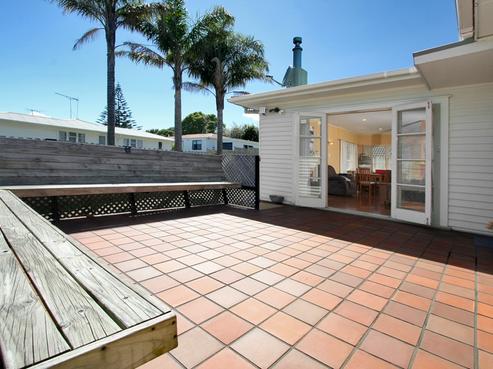 2/218 Moore Street, Howick