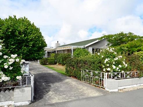 4 Ambleside Drive, Burnside