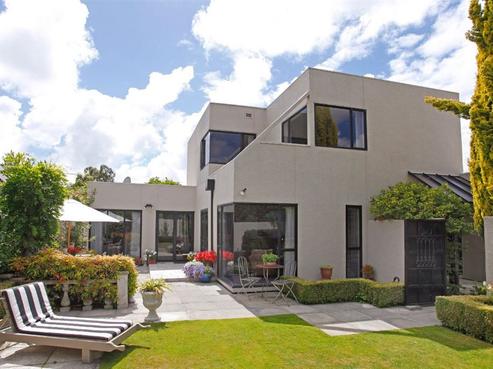 2 Chateau Drive, Burnside