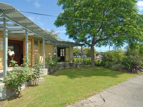 1021 Totara Street, Mahora