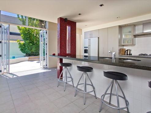 15B Eastern Beach Road, Eastern Beach