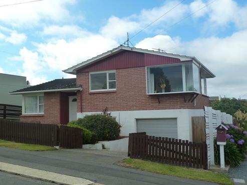 138 Larnach Road, Waverley
