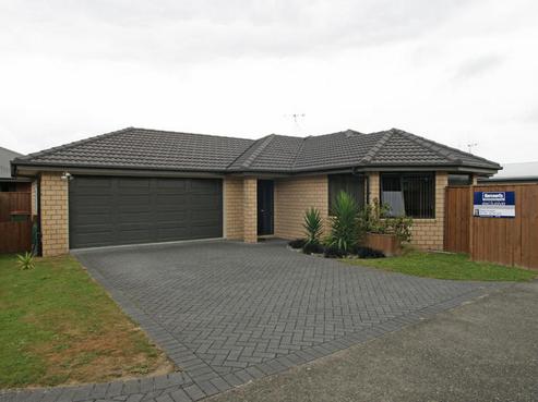 10 Camberley Way, Huntington