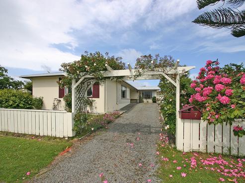 7 Callender Terrace, Paraparaumu Beach