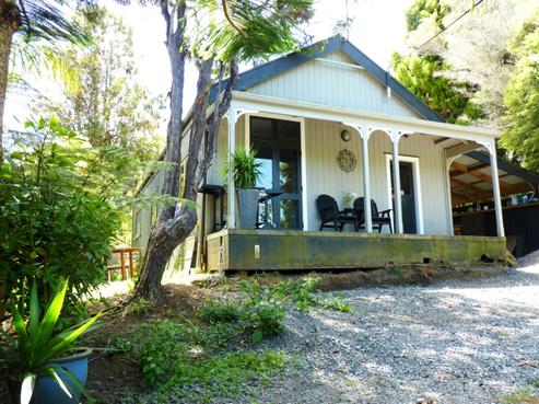 100 Mountain Road, Henderson Valley