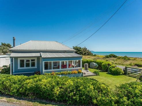 1 Rangiuru Road, Otaki Beach