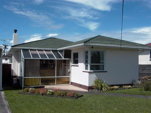 88 Broadway, Waitara