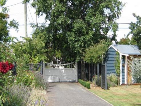 28 Clifton Avenue, Carterton