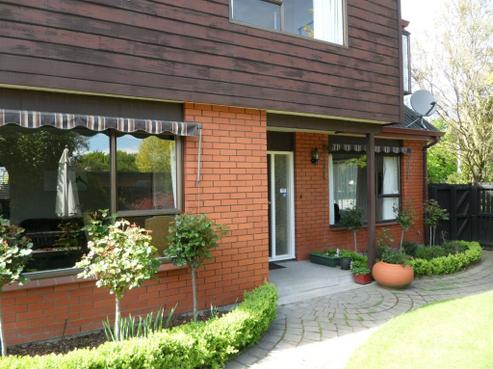 2A Thurlestone Place, Burnside