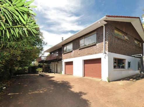 1 Hiwi Crescent, Stanmore Bay