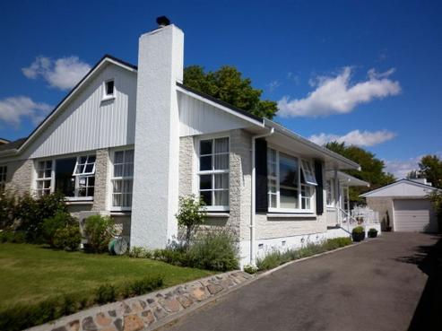 8 James Cook Street, Havelock North