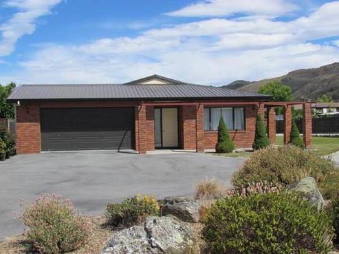 12 Albert Drive, Clyde