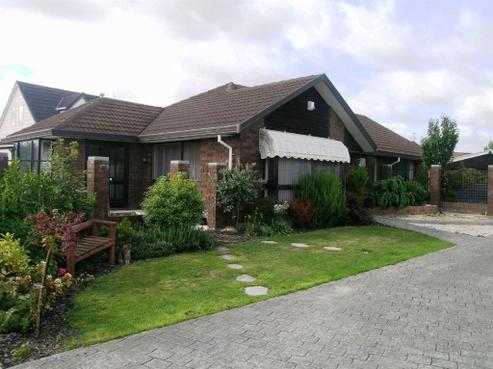 2 Pyatt Place, Redwood