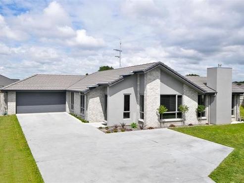 12 Connor Court, Huntington
