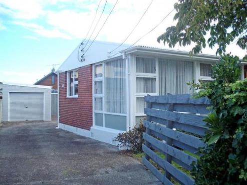 1/72 Queens Grove, Central Hutt