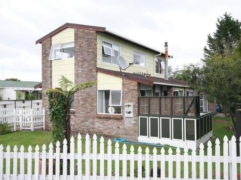 2/20 Robinson Avenue, Holdens Bay