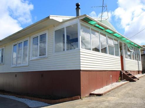 1 Lambrown Drive, Totara Vale