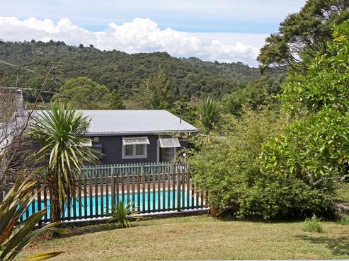 647 Huia Road, Parau