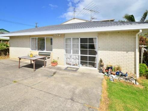 39 Shakespear Road, Army Bay