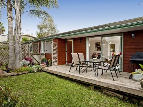 2/778 East Coast Road, Oteha
