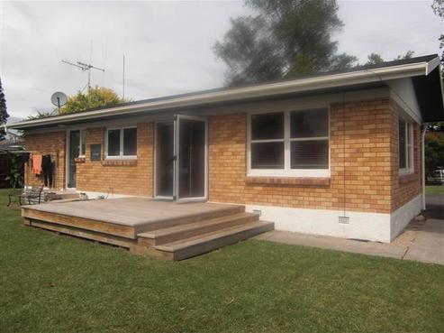 962B River Road, Queenwood