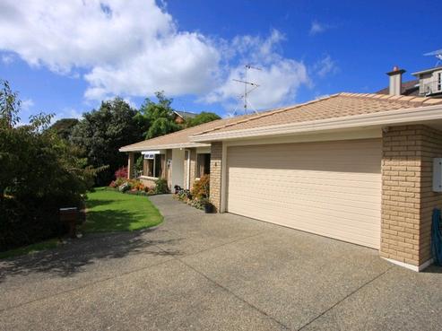 8 Ambassador Glade, Orewa