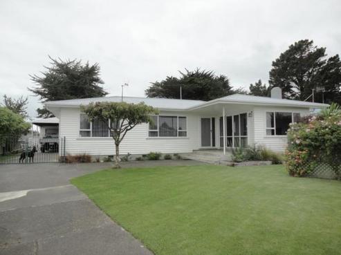 17 Exeter Crescent, Pirimai