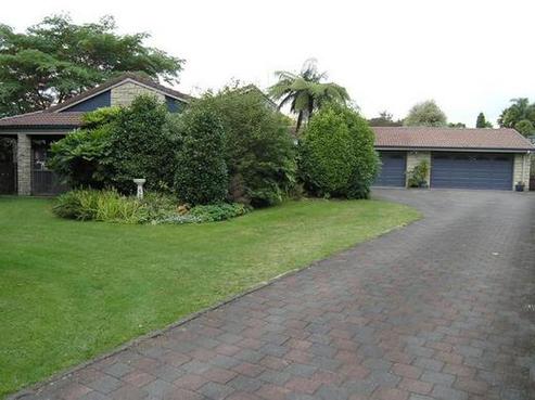 22 Sheridan Crescent, Leamington