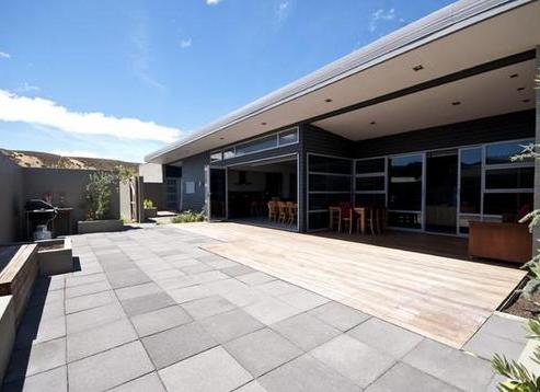 14 Albert Drive, Clyde