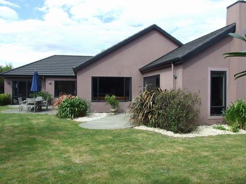 20 Hollybush Drive, Brightwater