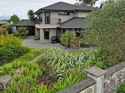 1 Saint James Drive, Huntington