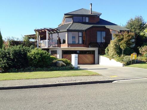 4 Grove Avenue, Weston