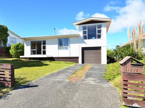 1327 Whangaparaoa Road, Army Bay