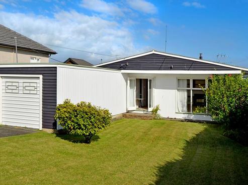25 Williamson Avenue, Belmont